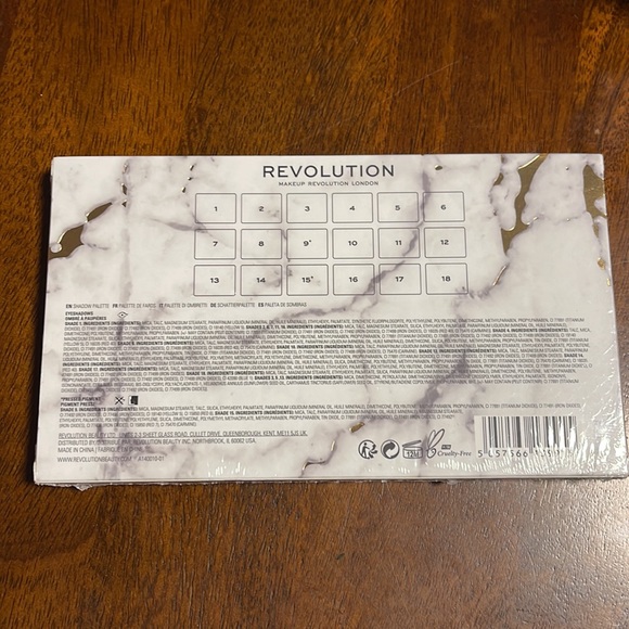 Revolution Roxi - Picture 5 of 5